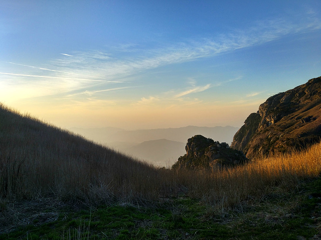 "【绝美夕阳】越过山头就是绝美的夕阳我们在这里耗时20分钟拍照事实证明这里是武功山最美的拍照点游..._巨猿啸天"的评论图片