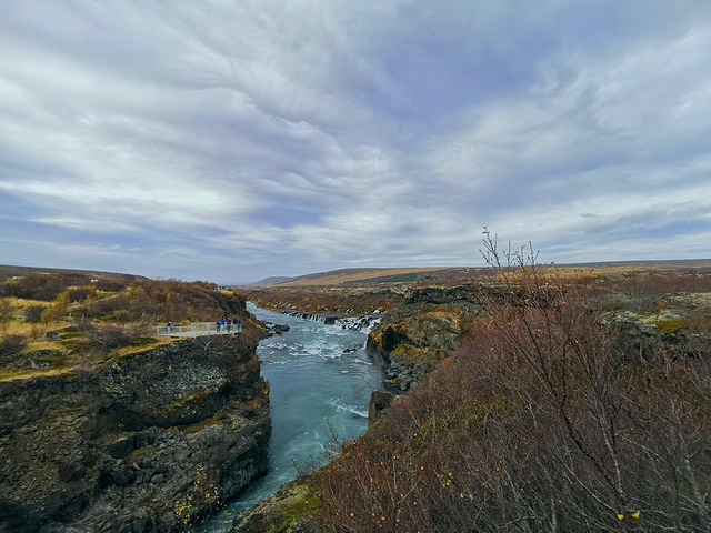 "这个瀑布的名字也叫Barnafoss Waterfall（ 冰岛语_Barnafoss"的评论图片