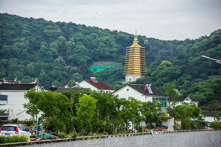 "...山附近，去了一个明月湾古村，然后就在周边随意逛了逛，太湖风景很好，风轻轻地柔柔地吹在脸上很惬意_西山"的评论图片