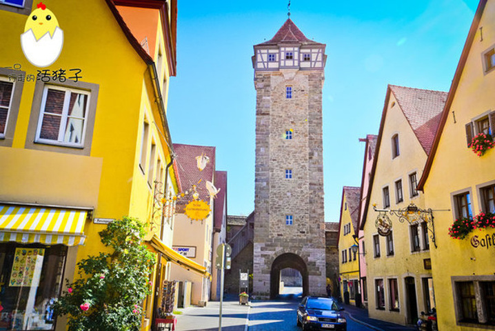 "罗滕堡跟星许许多多的 德国 小镇一样，窄小街道的尽头是一座漂亮的钟楼_罗滕堡"的评论图片
