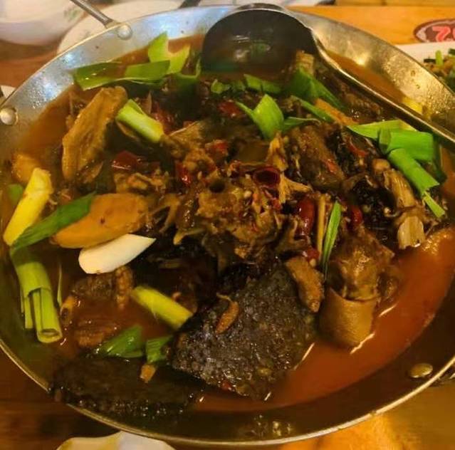 临江餐馆二楼美食部落