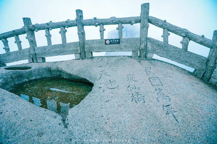 "...，这些远看似古堡魏立的天柱山岩石，在西关群峰垂直节理中非常发育，形成了横看成岭侧成峰的美丽景致_天柱山"的评论图片