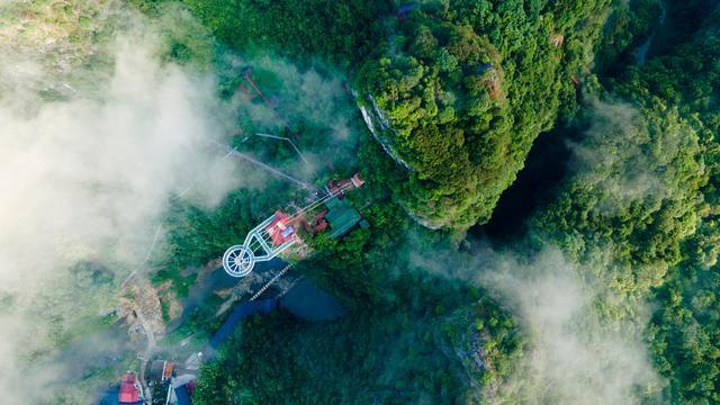 "清远旅游，穿越人间喀斯特溶洞天坑仙境，穿上汉服伴随丁达尔光线！真的非常神奇和浪漫！大片连出呀_洞天仙境"的评论图片