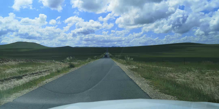 "沿途车很少，风景绝美！这一天没有去景点，但这一天的风景是最好的。这样穿越的是西乌草原最美的牧区_西乌珠穆沁大草原"的评论图片