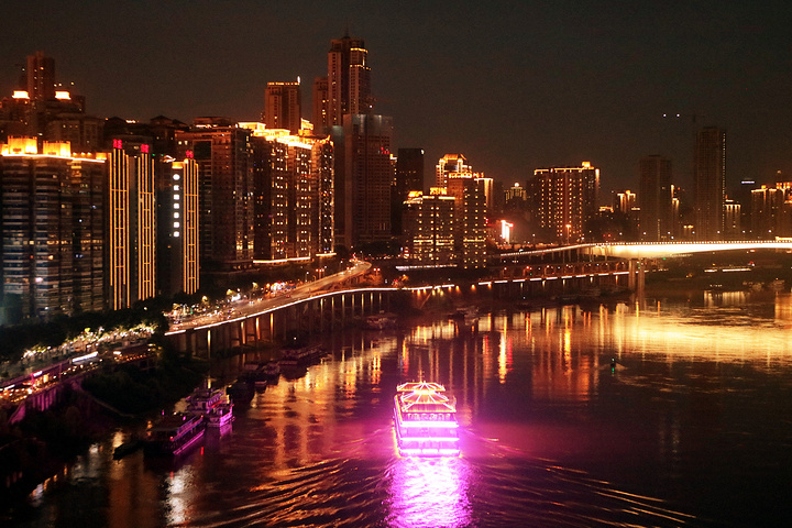 "从罗汉寺去千厮门大桥不很远。 来重庆最主要的一个打卡点：洪崖洞_千厮门大桥"的评论图片