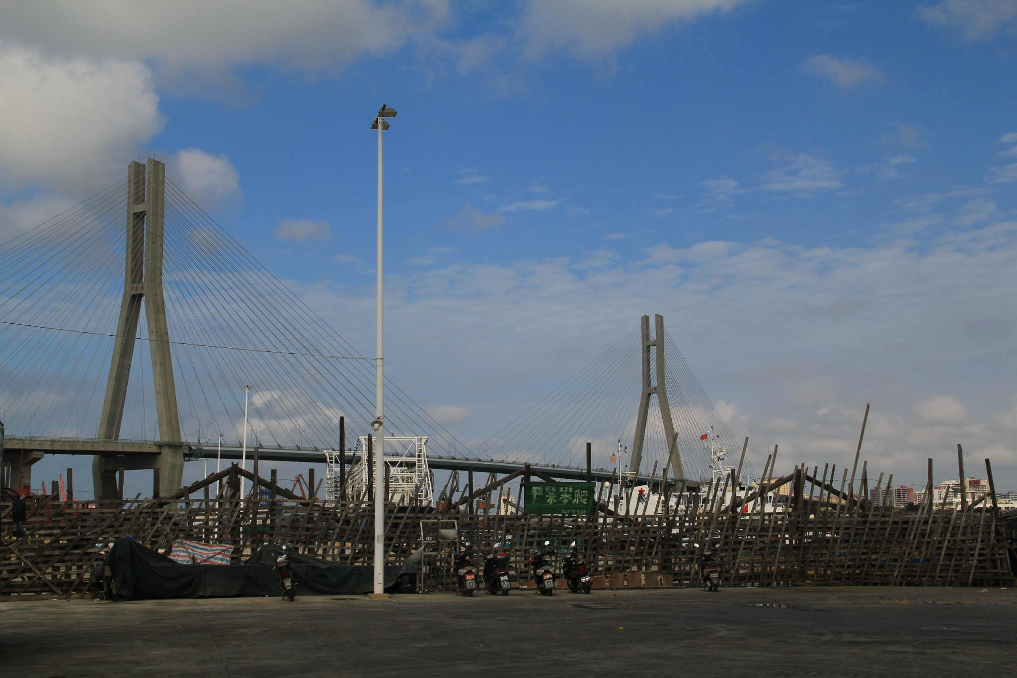 白马井镇是海南省儋州市下属的一个海边镇级政府所在地,在海南岛西线