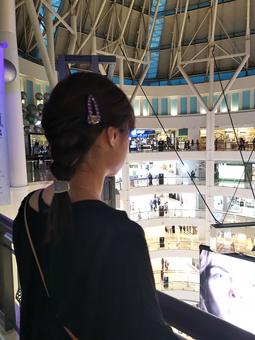 "KLCC阳光广场位于双峰塔底部的裙楼，面积150万平方呎，楼高6层，为吉隆坡著名的购物中心之一_阳光广场"的评论图片