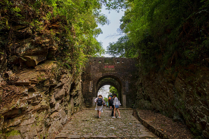 梅关古道图片