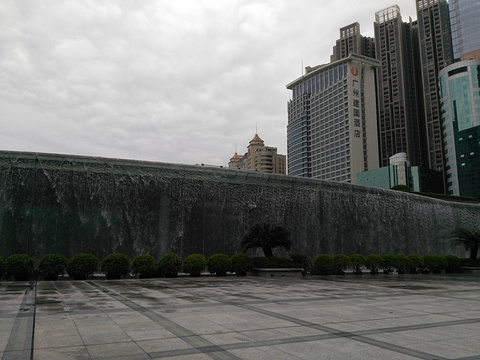 东站广场水景瀑布的图片