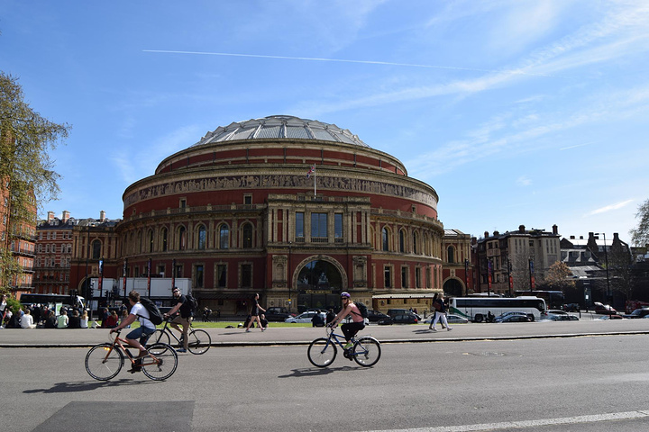 "皇家阿尔伯特音乐厅在伦敦市中心,海德公园对面,是每个音乐爱好者的朝圣地,在音乐届里有着至高的声誉_皇家阿尔伯特音乐厅"的评论图片