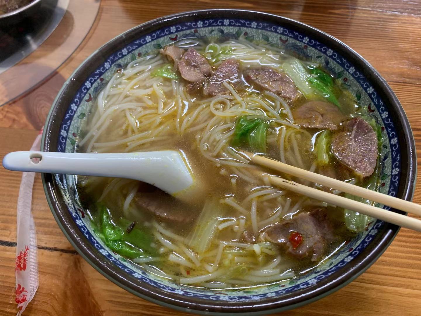 最好吃的算是牛杂用青椒和红辣椒爆炒保留了牛杂鲜嫩口感的同时也使