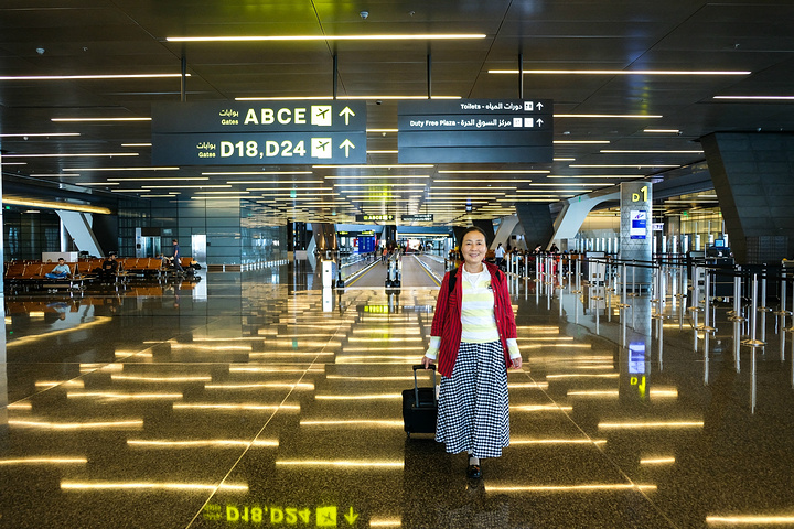 "多哈机场标志性塑像-大黄熊。多哈机场很大，感觉是富丽堂皇，空调很足。多哈机场留影。多哈机场。多哈机场_多哈机场"的评论图片
