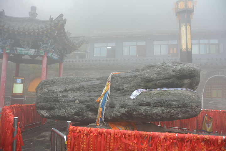 清凉寺还是在鹿鼎记中知道的书中传说顺治出家在此上山几乎看不清路