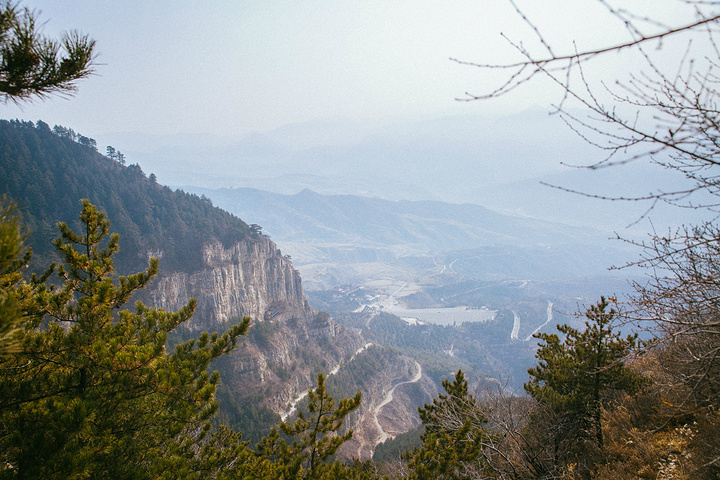 风景这边独好必须拍一张你一张我一张北岳庙建在山腰的峭壁间规模很大