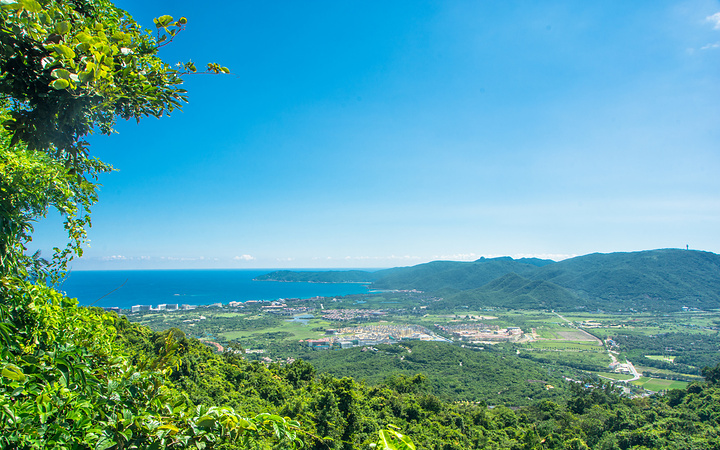 热带天堂森林公园位于中国唯一的热带滨海城市三亚亚龙湾国家旅游度假