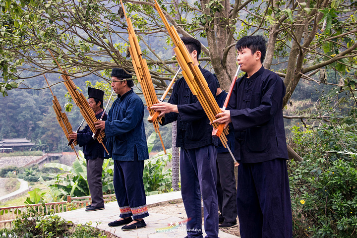 "郎德苗寨，分为上寨和下寨，一般指的是上寨，确切的讲叫郎德上寨，属贵州省黔东南苗族侗族自治州雷山..._郎德苗寨"的评论图片