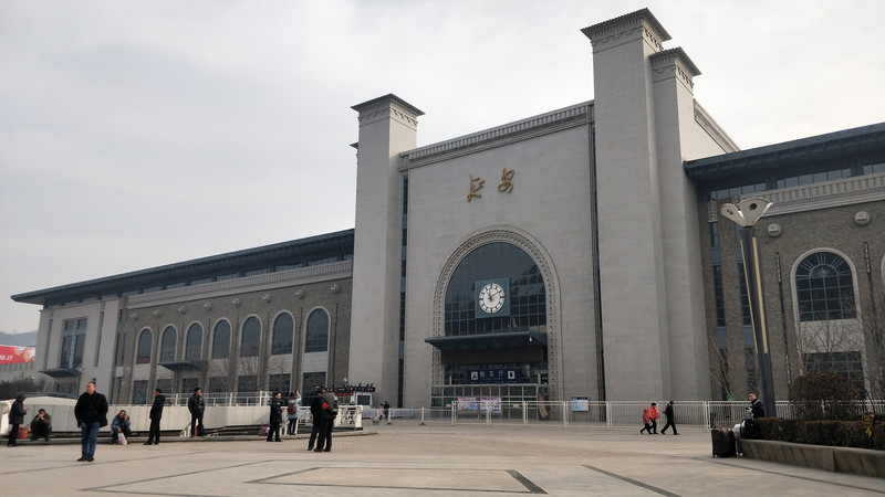 乘坐西安到延安的高铁,开始延安之旅.