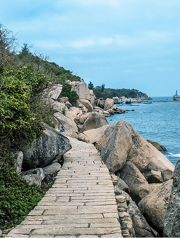 南沙湾:浪间跳跃(水上摩托)或者与鱼共游(潜水)如果一座岛不够尽兴,那