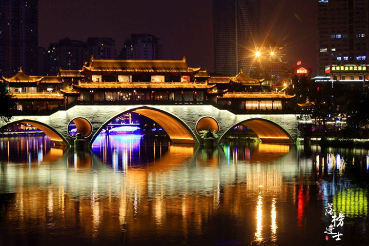 "安顺桥历史悠久，被誉为成都市区最古老的廊桥，也是九眼桥地区夜景最美的地方_九眼桥"的评论图片
