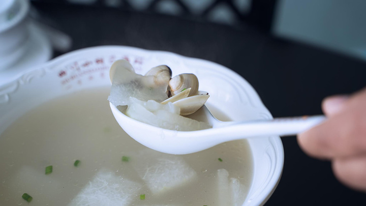 "不过小胡子家的味道风格多变 不管是吃辣或是不吃的朋友这是一道地道的海南菜 是海南传统农家小吃_小胡子海鲜连锁店(第一市场店)"的评论图片