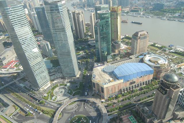 东方明珠259米全透明悬空观光廊