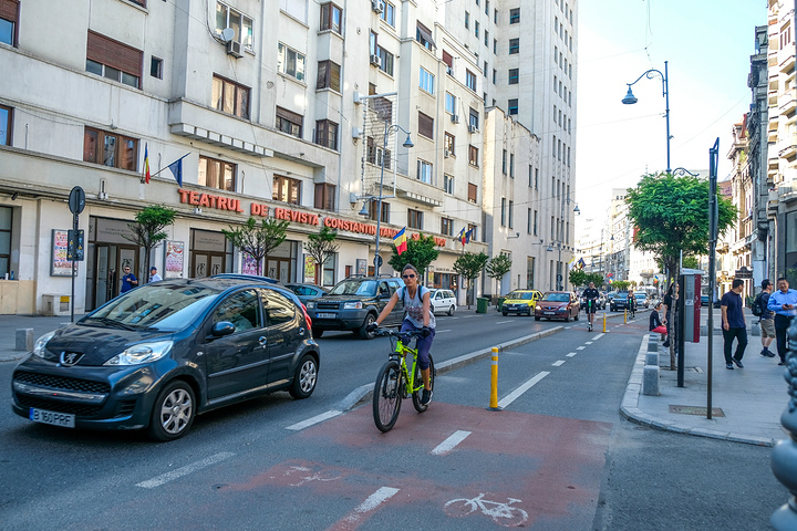 "罗马尼亚雅典娜神庙是一栋宏伟的新古典主义建筑，它是这个城市主要的音乐大厅，由法国建筑师阿尔贝加..._罗马尼亚雅典娜神庙"的评论图片