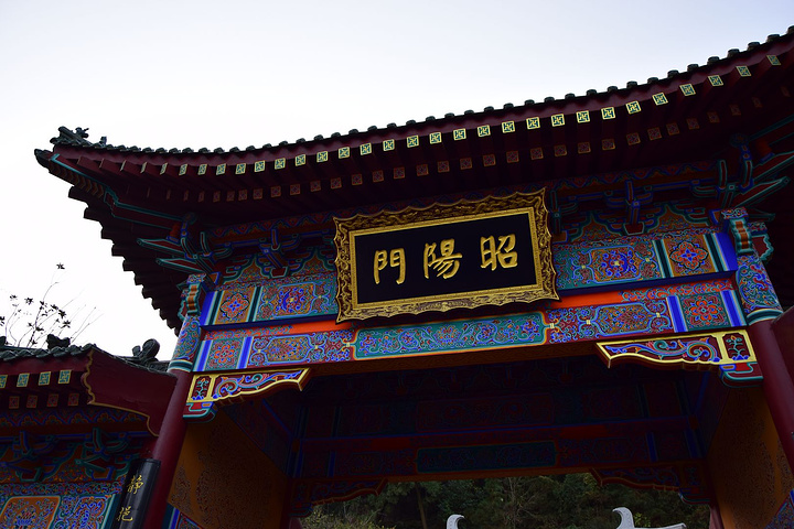 .伏笔,据导游称,这便是陕西名产--蓝田玉,之所以