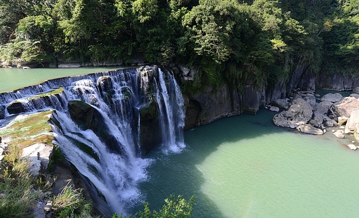 "虽然说震撼力没有那么夸张，不过壮阔的景观还是很直觉的让人想到了世界三大瀑部的尼加拉瀑布_十分瀑布"的评论图片