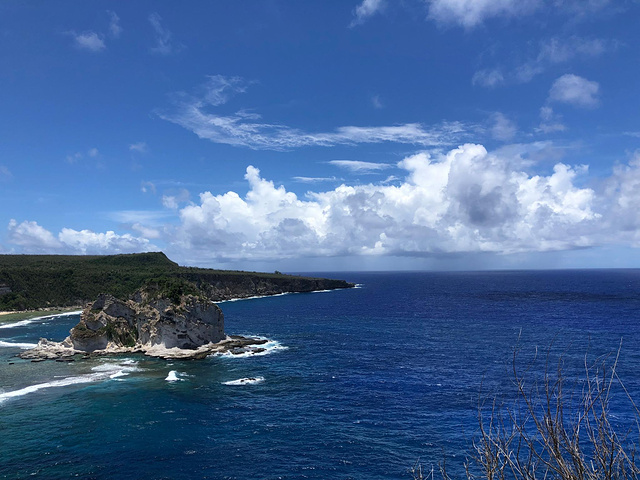 我們只知道後面的那個小島叫鳥島,至於有什麼歷史典故完全不知道,感