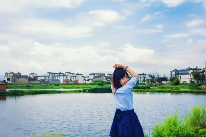 "洱海边田园风光还是蛮美的，如果是大晴天那肯定超棒哈哈，小多多在学校里来了个小跳跃_洱海"的评论图片