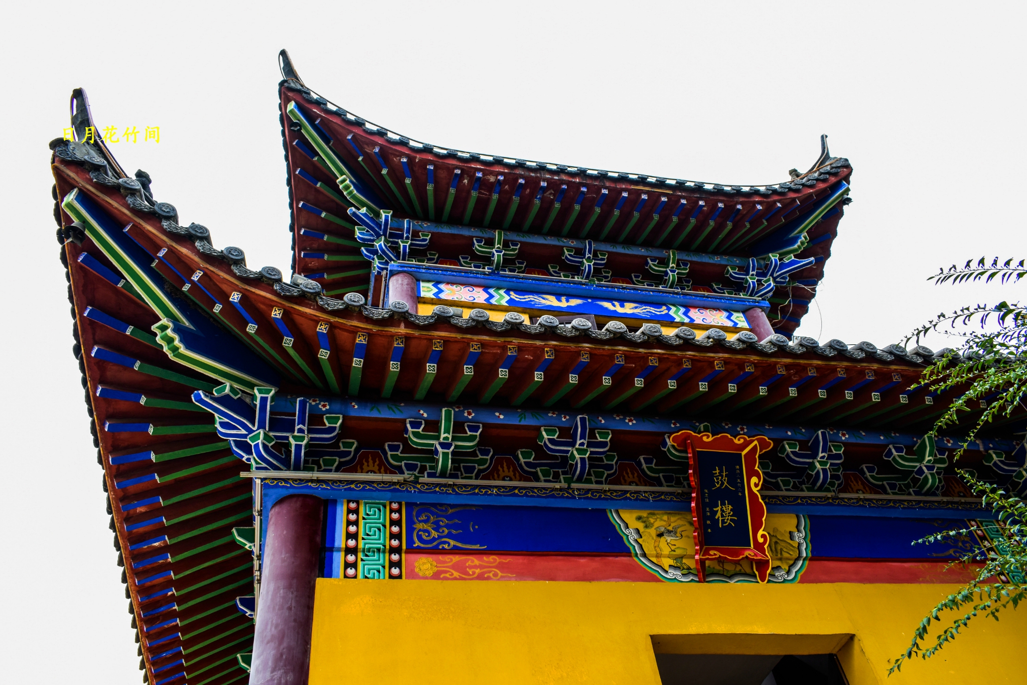 寺内有众多佛殿,还有古时计时的钟楼,鼓楼,常去各地寺庙,就会发现这些