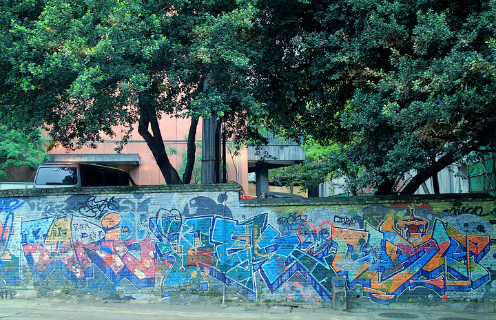 涂鸦街引无数人"竞拍"走进这里你就能感受到川美的霸屏式的个性彰显与