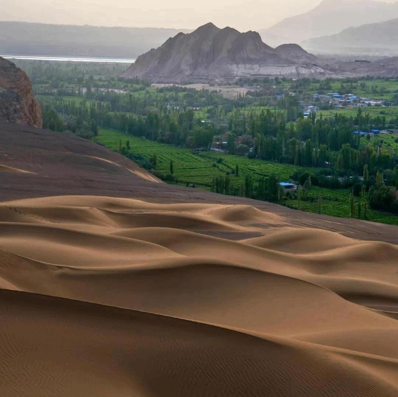 【携程攻略】鄯善库木塔格沙漠景点,库姆塔格沙漠位于新疆东部、鄯善县以南，与鄯善老城东环路南段相连，…