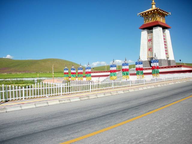 仓央嘉措文化广场