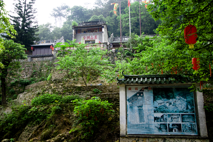 "前往飞霞山风景区，最好的方法就是游船+步行构成一幅一水远赴海，两山高入云的大自然美景出发吧朋友们_飞霞风景名胜区"的评论图片