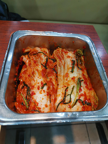 "果然是非常好喝，肉多多里的确是肉非常多，很实在，长寿雪浓汤主打的是各种食材，还配了半根人参，在..._Sinseon Seolleongtang Myeongdong"的评论图片