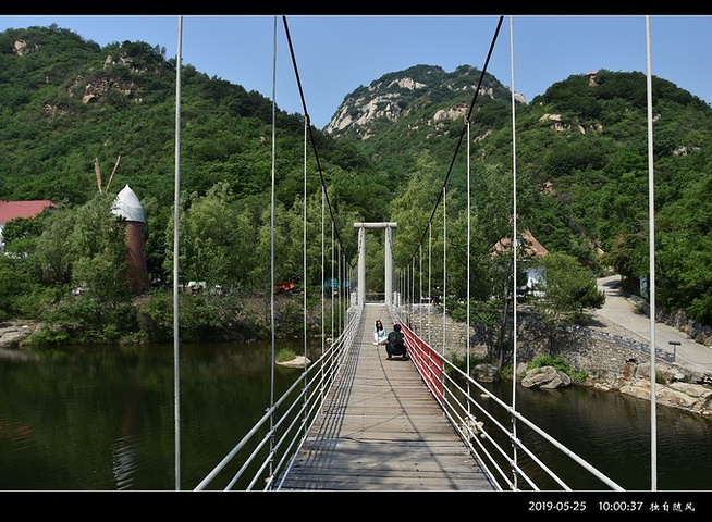 "百泉山景区的门票是35元，一进大门就是一座吊桥_百泉山"的评论图片