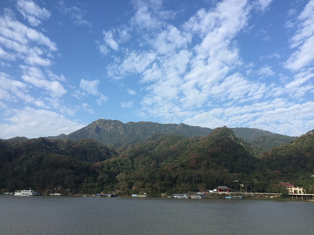 "前往飞霞山风景区，最好的方法就是游船+步行构成一幅一水远赴海，两山高入云的大自然美景出发吧朋友们_飞霞风景名胜区"的评论图片