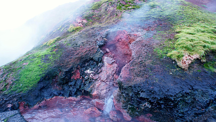"...Deildartunguhver)是冰岛最大的温泉，也是欧洲最大的天然温泉，水温最高达97°C_德尔达图赫菲温泉"的评论图片