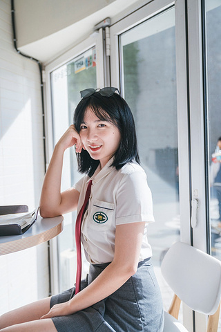 "在这里汇聚着各地美食、适合拍照的咖啡馆、 韩国 独立设计师品牌潮店、 韩国 年轻人最爱去的Cl..._弘大站"的评论图片