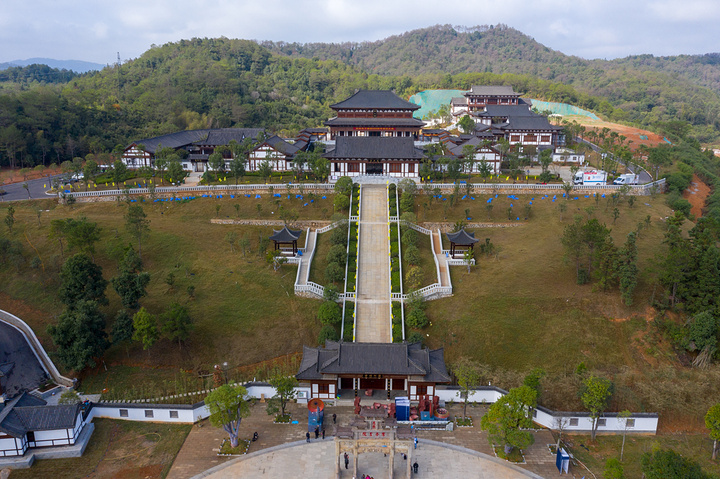 考亭书院背靠青山三面环水景色不错有学堂食堂宿舍和操场居然还有一个