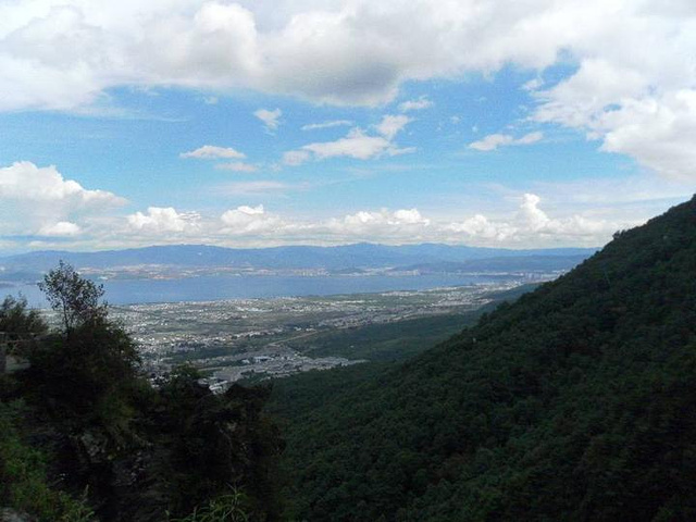 "一般游览苍山，可选择从中和索道或感通索道上到半山腰，沿玉带云游路步行欣赏沿途美景，到七龙女池中..._苍山"的评论图片