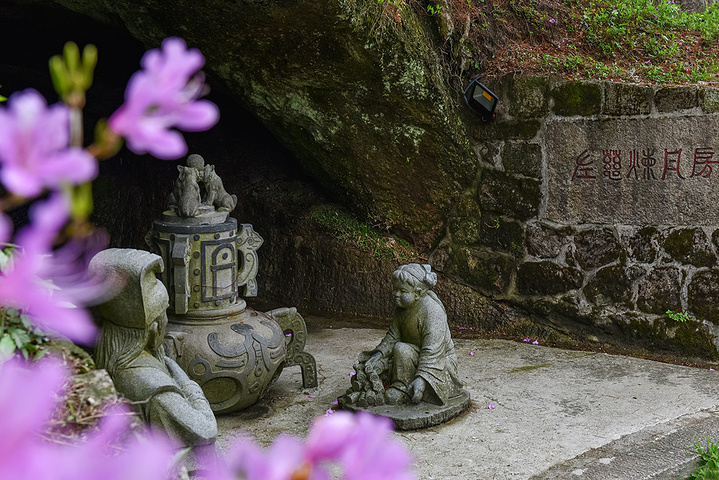 "从炼丹台上看出去的风景，天柱山西关群峰在湖畔生出新的意境_炼丹湖"的评论图片