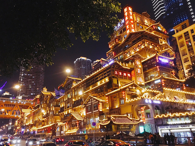 门口有很多人说给钱走vip通道我们非节假期人很少排