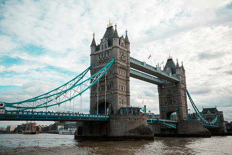 伦敦塔桥旅游景点攻略图