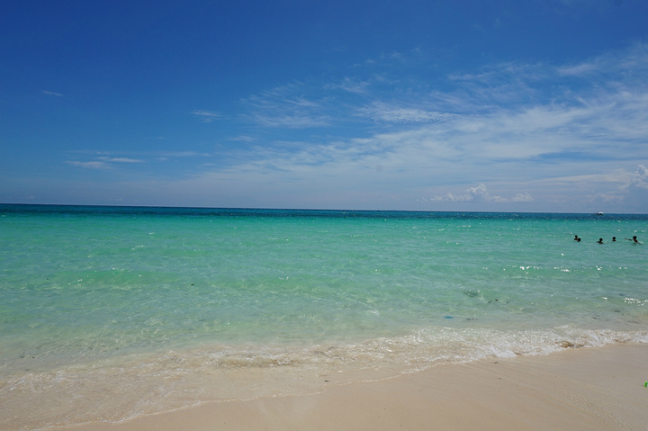 长滩岛的沙滩只有在晴天的时候景色是最好的,中午的时候没什么人,去
