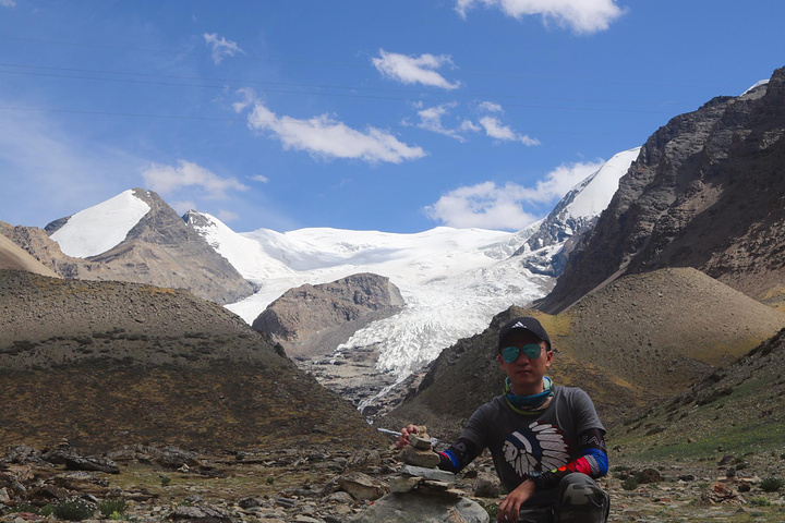 "卡若拉冰川背靠西藏四大高峰之一的乃钦康桑峰（7191米）从羊卓雍措出来后，跨越4330米的斯米..._卡若拉冰川"的评论图片