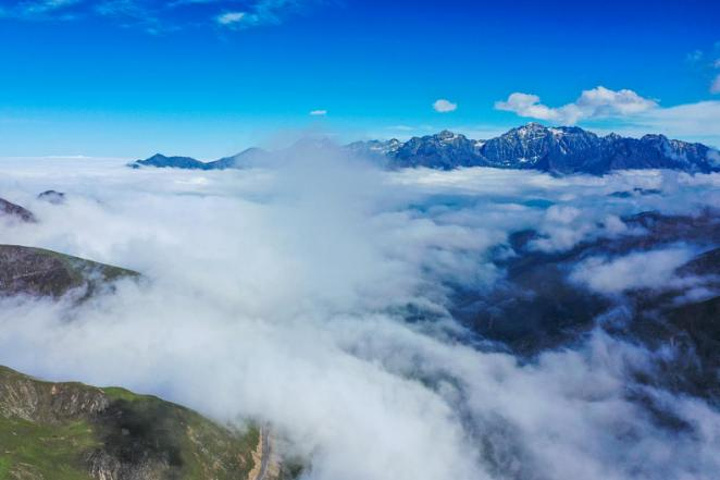 "从日隆镇的海子沟到峰顶，全程大约23.8公里，上升绝对高度为1800米，是登山爱好者最喜爱的山峰之一_海子沟"的评论图片
