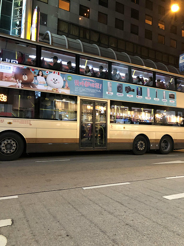 "香港都是这种双层巴士，都很新，坐在第二层可以观光，只是车开的特别快，坐过几次，感觉有点吓人，太快啦_尖沙咀"的评论图片