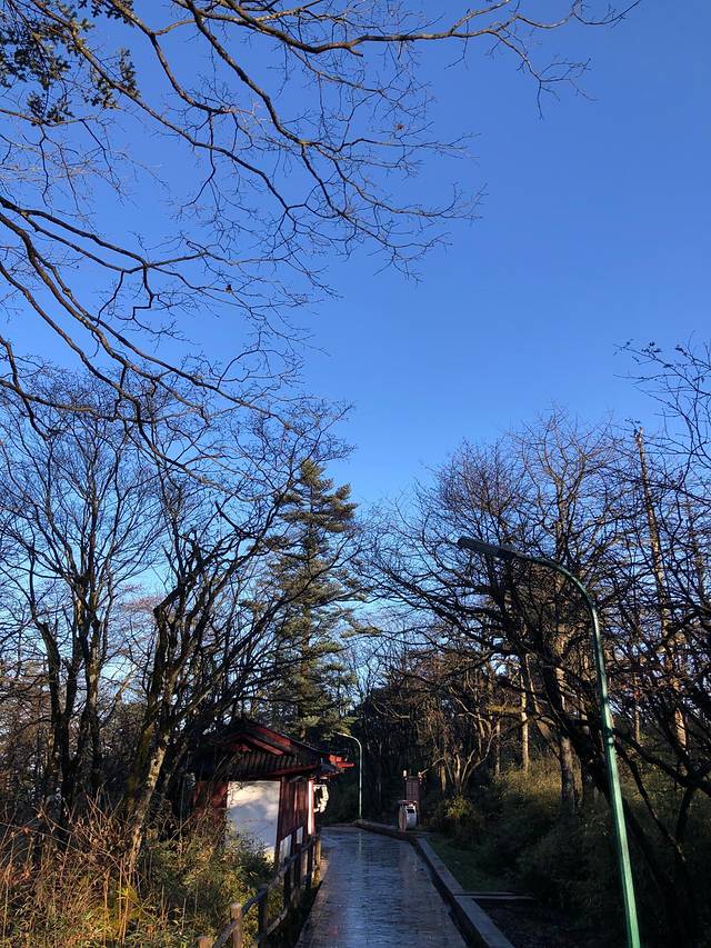 峨嵋金顶